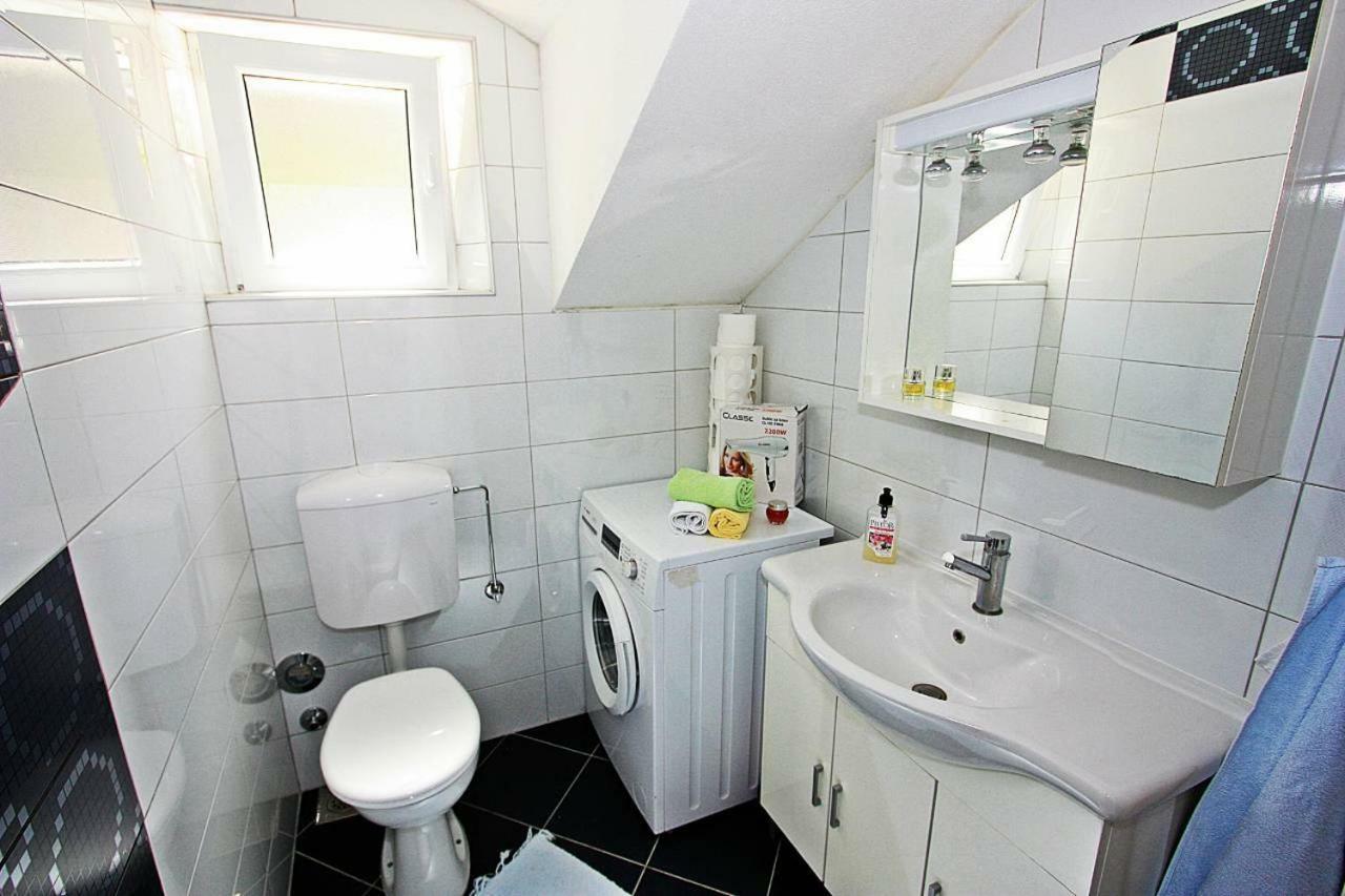 Apartmani Nila Pucisca Eksteriør billede