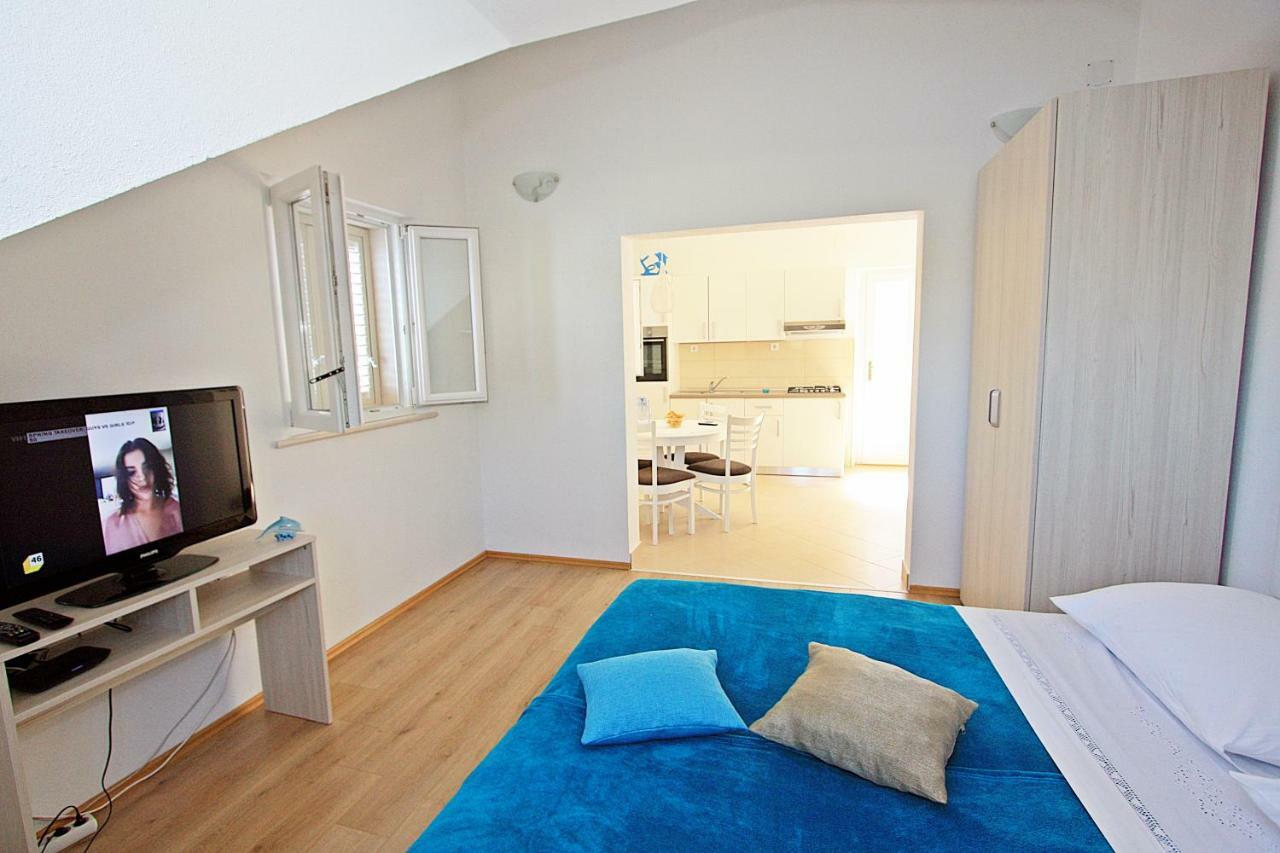 Apartmani Nila Pucisca Eksteriør billede
