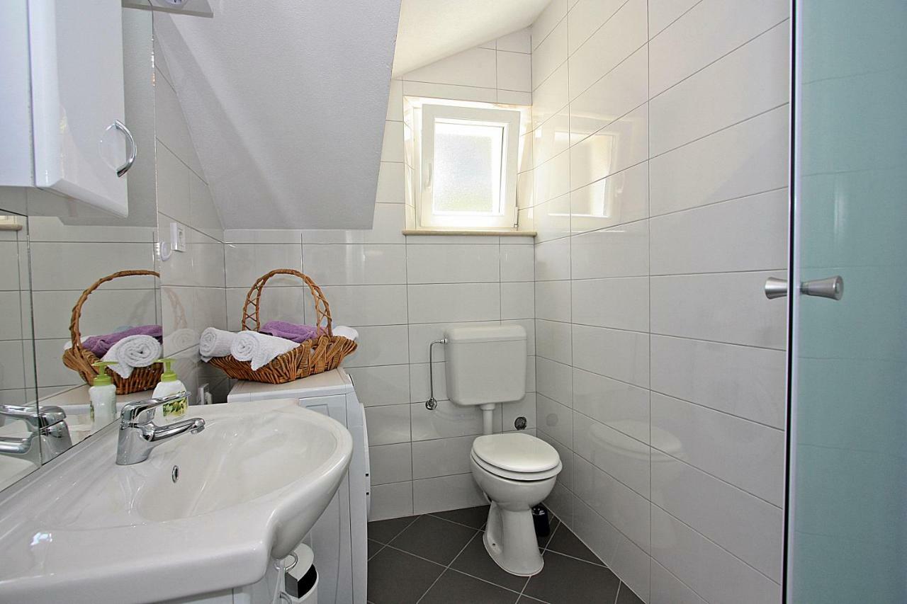 Apartmani Nila Pucisca Eksteriør billede